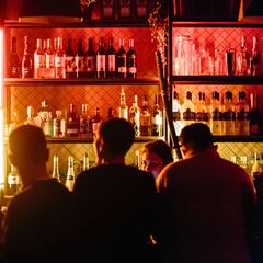 Una camarera denuncia ser despedida por tener vello en las axilas y el restaurante responde