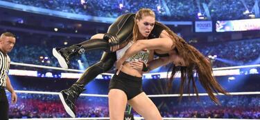 Ronda Rousey asombra en su debut en WrestleMania 34