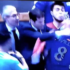Vergonzosa pelea entre ElPozo e Inter: patadas, puñetazos, 4 rojas...