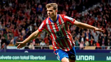 Atletico Madrid's Norwegian forward #09 Alexander Sorloth celebrates scoring his team's second goal during the Spanish league football match between Club Atletico de Madrid and Deportivo Alaves at the Metropolitano stadium in Madrid on November 23, 2024. (Photo by OSCAR DEL POZO / AFP)