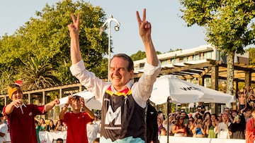 Abel Caballero en O Marisquiño 2024 con la camiseta del Basket 3x3 y practicando en el breaking.