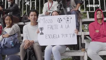 ¡Detallazo! Alan Mozo complació a aficionados que se saltaron la escuela por verlo