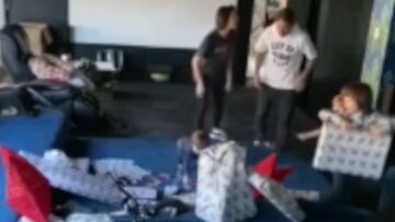 Ramos graba con c芍mara oculta la reacci車n de sus hijos con los regalos: ojo al mayor
