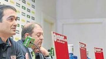 <b>EXPLICACIONES. </b>Sarriugarte gesticula durante su intervención de ayer en Lezama.