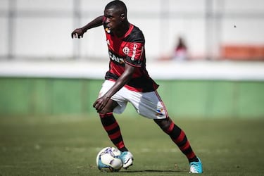 Vinicius expected to make Flamengo debut at age of 16