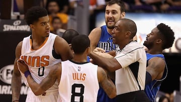 Andrew Bogut salió de Oakland para hacer sitio a Kevin Durant y ahora será el pívot titular de los Mavericks.
