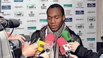 <b>CENTRO DE ATENCIÓN. </b>Manucho fue protagonista ayer para los medios de comunicación. Su golazo al Sevilla le hace cotizar al alza.