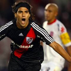 Falcao recuerda a River Plate y a Atlético de Madrid con sus goles