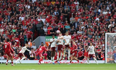 Um bombardeiro em Anfield