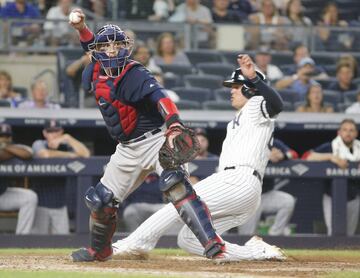 El tercera base de los Yankees de New York consiguió en la victoria ante los Orioles de Baltimore su 'home run' número 18, superando los 17 de Orlando Cabrera con los Expos de Montreal en el 2003. 