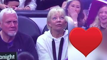 La última excentricidad en una 'Kiss cam': las chicas de atrás alucinaban...