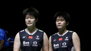 Jakarta (Indonesia), 27/01/2024.- Liu Sheng Shu (L) and Tan Ning of China react during their mix's double semi final against Lanny Tria Mayasari and Ribka Sugiarto of Indonesia at BWF Badminton World Tour - Daihatsu Indonesia Master 2024 at Istora Stadium in Jakarta, Indonesia, 27 January 2024. EFE/EPA/BAGUS INDAHONO