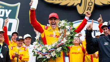 Álex Palou celebra su victoria en las 500 Millas de Indianápolis.
