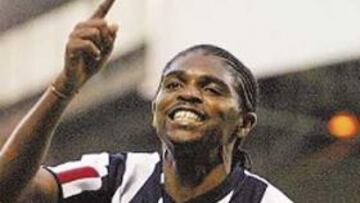<b>LÍDER. </b>Kanu tiene un currículum excepcional: Ajax, Inter y Arsenal.