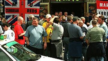 <b>INVASIÓN</b>. Los seguidores del Manchester United han invadido estos días Madrid.