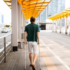 ¿Puedo salir a pasear por la calle si estoy de baja laboral? Esto dice la Ley en España