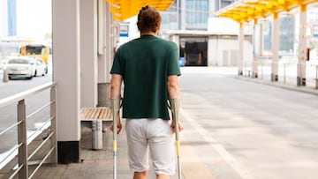 Salir a pasear con muletas