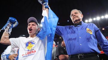 Alvarado venció al estadounidense Andrew Cancio en noviembre, victoria que le valió convertirse en campeón mundial de las 130 libras de la Asociación Mundial de Boxeo.