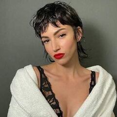 Úrsula Corberó deja atrás a 'Tokio' y sorprende con nuevo look en Ibiza