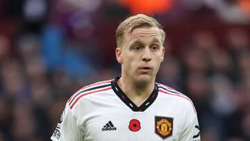 BIRMINGHAM, ENGLAND - NOVEMBER 06: Donny van de Beek of Manchester United during the Premier League match between Aston Villa and Manchester United at Villa Park on November 6, 2022 in Birmingham, United Kingdom. (Photo by Matthew Ashton - AMA/Getty Images)