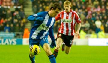 Ángelo Henríquez fue comprado el 2012 por el Manchester United, equipo que lo mandó a préstamo al Wigan del mismo país.