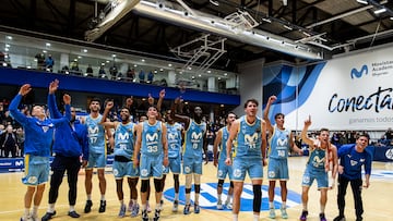 Los jugadores del Movistar Estudiantes celebran la victoria ante el Juaristi en el Movistar Academy Magariños.