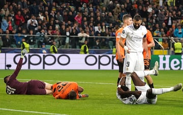 1-1. Antonio Rüdiger marca en el minuto 95 el tanto del empate. En la jugada, el central alemán sufre un corte en la cara tras chocar con el portero Anatoliy Trubi.