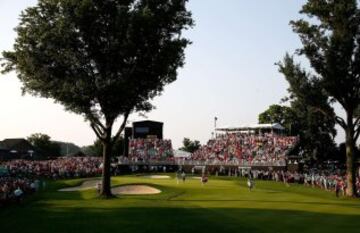 La emoción estuvo servida hasta el final, pero fue Rory Mcllroy quien finalmente decantó la balanza de su parte y se alzó con la victoria en el Bridgestone Invitational de Akron, relegando a Sergio García a un meritorio segundo puesto. 