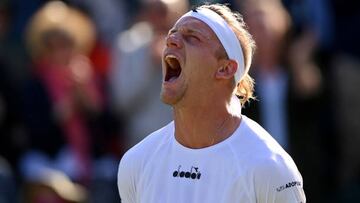 LONDON, ENGLAND - JUNE 27: Alejandro Davidovich Fokina of Spain celebrates winning match point against Hubert Hurkacz of Poland during the Men's Singles First Round match during Day One of The Championships Wimbledon 2022 at All England Lawn Tennis and Croquet Club on June 27, 2022 in London, England. (Photo by Justin Setterfield/Getty Images)