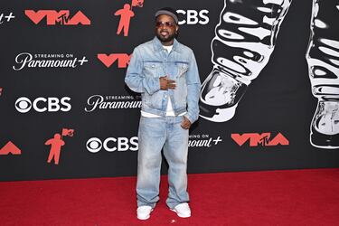 Jermaine Dupri posa en la alfombra roja de los MTV Video Music Awards.