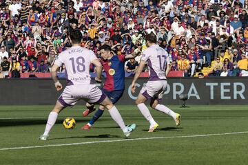 Robert Lewandowski marca el 3-1 al Girona. 



