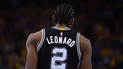 OAKLAND, CA - MAY 14: Kawhi Leonard #2 of the San Antonio Spurs stands on the court during Game One of the NBA Western Conference Finals against the Golden State Warriors at ORACLE Arena on May 14, 2017 in Oakland, California. NOTE TO USER: User expressly acknowledges and agrees that, by downloading and or using this photograph, User is consenting to the terms and conditions of the Getty Images License Agreement.   Thearon W. Henderson/Getty Images/AFP
 == FOR NEWSPAPERS, INTERNET, TELCOS &amp; TELEVISION USE ONLY ==
