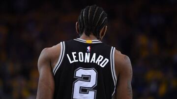 OAKLAND, CA - MAY 14: Kawhi Leonard #2 of the San Antonio Spurs stands on the court during Game One of the NBA Western Conference Finals against the Golden State Warriors at ORACLE Arena on May 14, 2017 in Oakland, California. NOTE TO USER: User expressly acknowledges and agrees that, by downloading and or using this photograph, User is consenting to the terms and conditions of the Getty Images License Agreement.   Thearon W. Henderson/Getty Images/AFP
 == FOR NEWSPAPERS, INTERNET, TELCOS &amp; TELEVISION USE ONLY ==