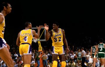 Franquicias: Los Angeles Lakers (1979-1991, 1996), Magic M7 Boras (1999) y Magic Great Danes (2000).