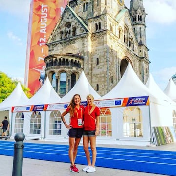 Ainhoa Pinedo y July Takacs en Berlín.