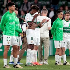 El Elche se aleja del sueño tras tocar el ascenso directo