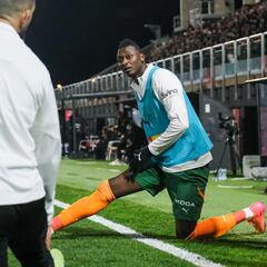 Sadiq sigue al margen y pasará pruebas médicas en San Sebastián