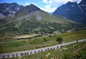 El pelot¨®n durante la duod¨¦cima etapa del Tour de Francia 2022.