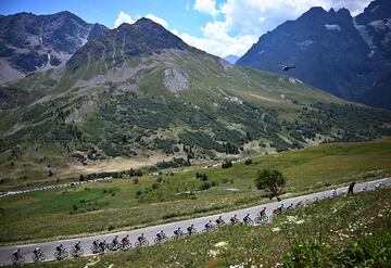 El pelotón durante la duodécima etapa del Tour de Francia 2022.