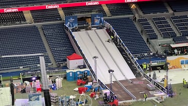 Es una experiencia sensorial que incluye: espectáculos visuales. 'La Plaza de los Sueños', 'El Parque de las Nieves Eternas' y 'Los Mavix'.