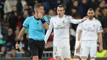Bale protesta a Daniele Orsato, el colegiado del Real Madrid-Manchester City.