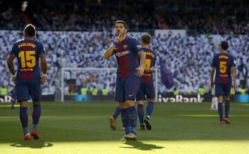 Suárez celebrates.