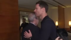 La imagen pública de Florentino y Xabi juntos que Real Madrid TV cortó ipso facto