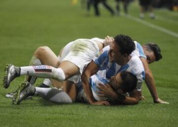 Charles marcó el 1-0.