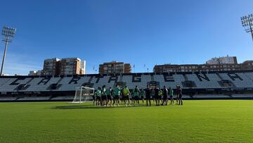 Los albinegros, en el último entrenamiento en el estadio.