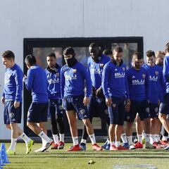 Marcelino da descanso a Garay y convoca a Álex Blanco