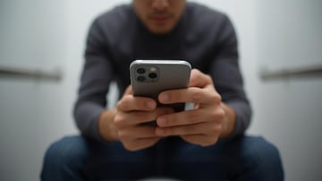 Before you take a poo with your phone, read this