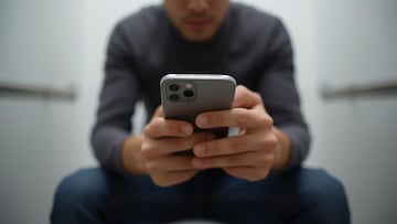 Before you take a poo with your phone, read this