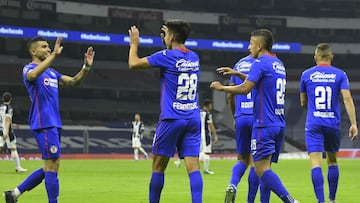 Ignacio Rivero lleg&oacute; a l&iacute;nea de fondo, mand&oacute; centro y Roberto Alvarado mand&oacute; el esf&eacute;rico al fondo del arco; sin embargo, antes del pase el bal&oacute;n toc&oacute; la raya final.