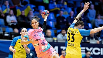 Frederikshavn (Denmark), 01/12/2023.- Mireya Gonzalez Alvarez from Spain in action during the IHF Women's World Handball Championship Group G match between Spain and Ukraine in Frederikshavn, Denmark, 01 December 2023. (Balonmano, Dinamarca, Espa?a, Ucrania) EFE/EPA/Henning Bagger DENMARK OUT